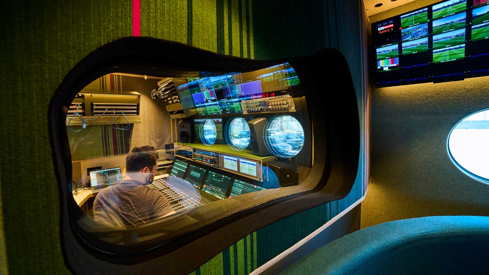 Vivid Broadcast - OB Trucks - AAA